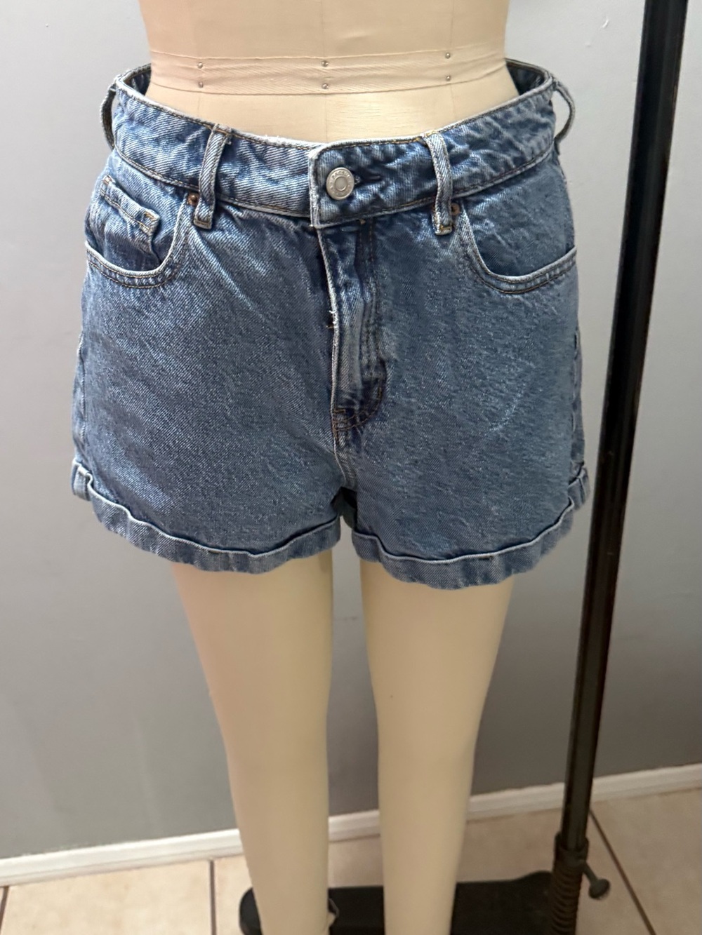PacSun Medium Wash Rolled-Hem Denim Shorts